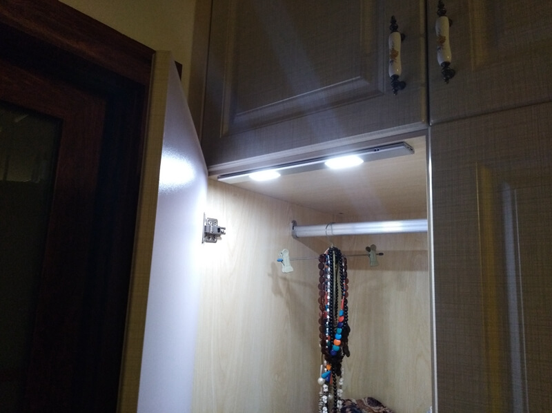 đèn led cảm ứng cho tủ quần áo